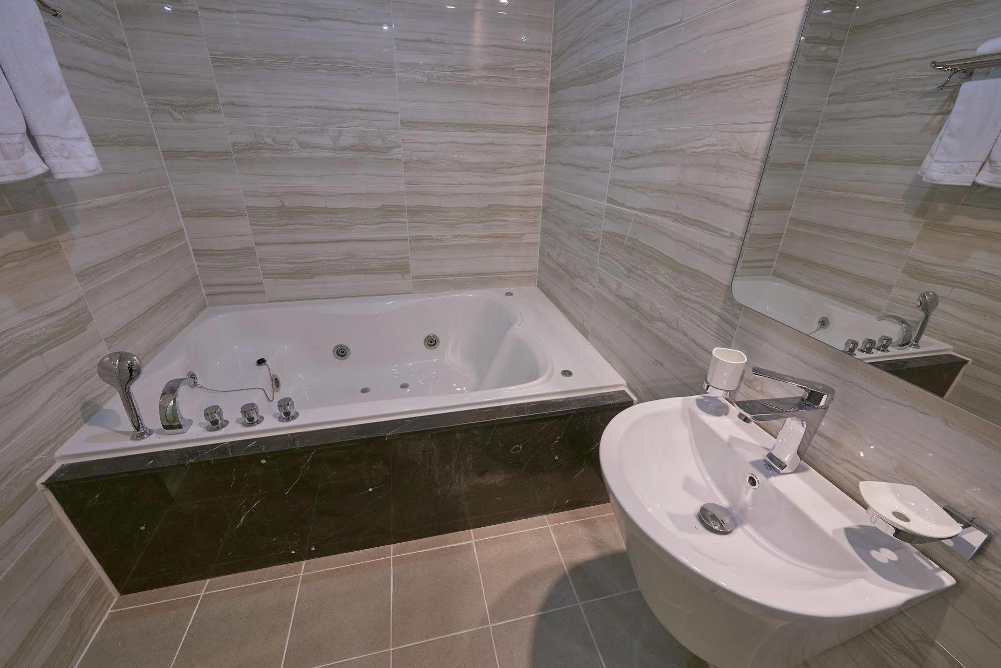 Dubai Hotel Gwangju Metropolitan City Buitenkant foto