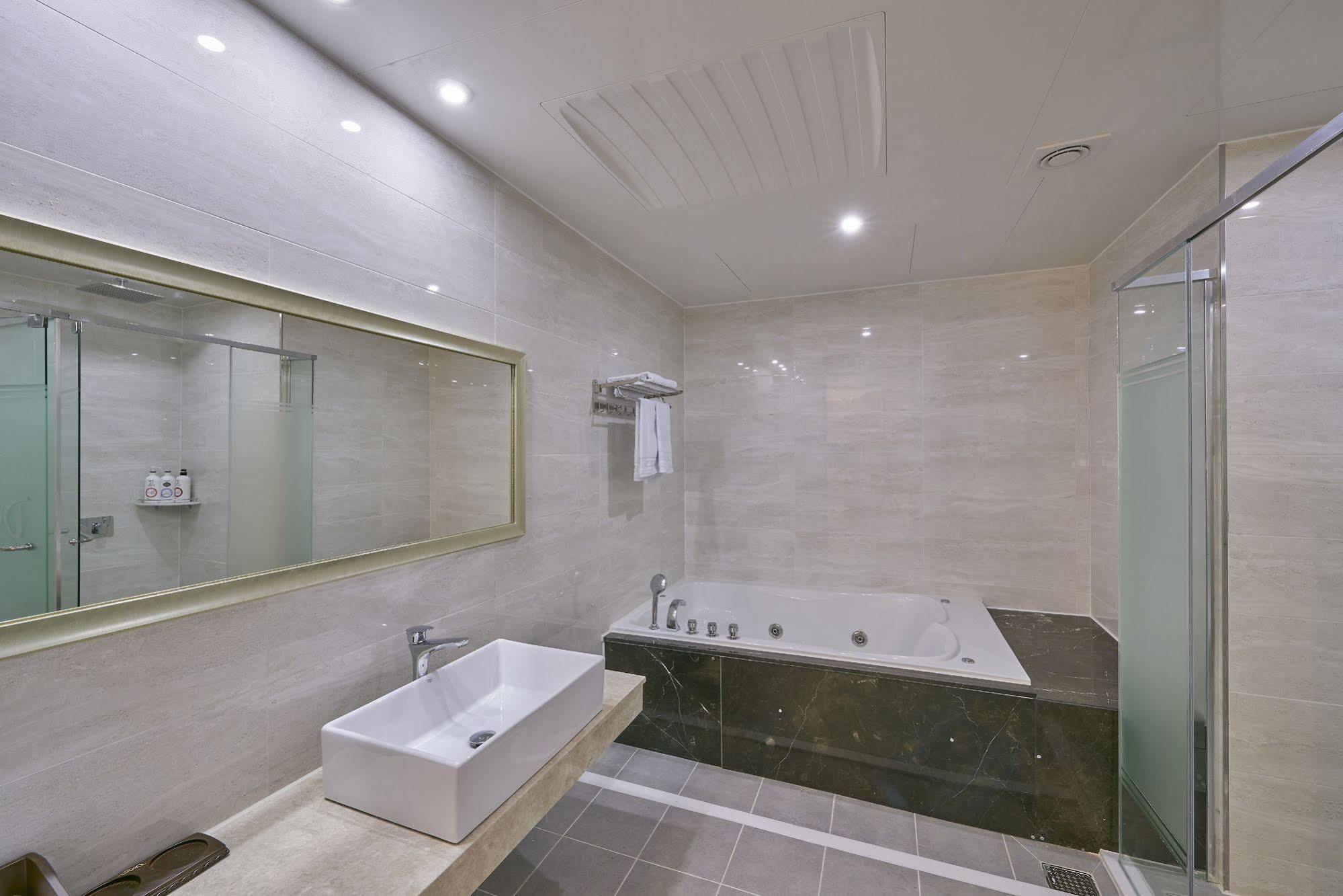 Dubai Hotel Gwangju Metropolitan City Buitenkant foto